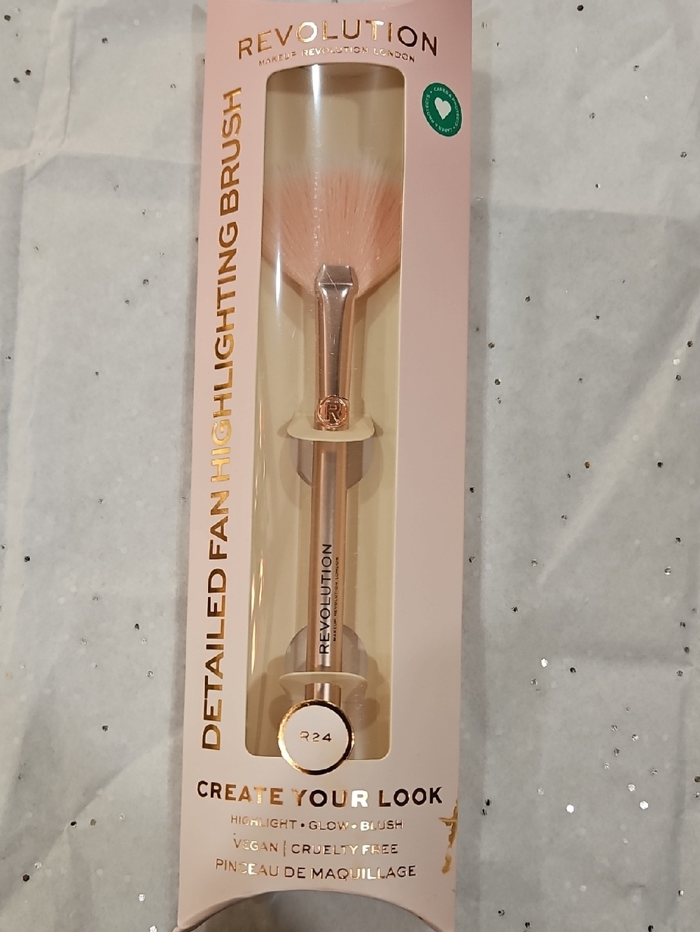 NWT Revolution Pink & Rose Gold‎ Fan Highlighting Brush R24